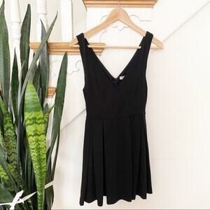 Tobi black small v-neck skater mini dress sz S
